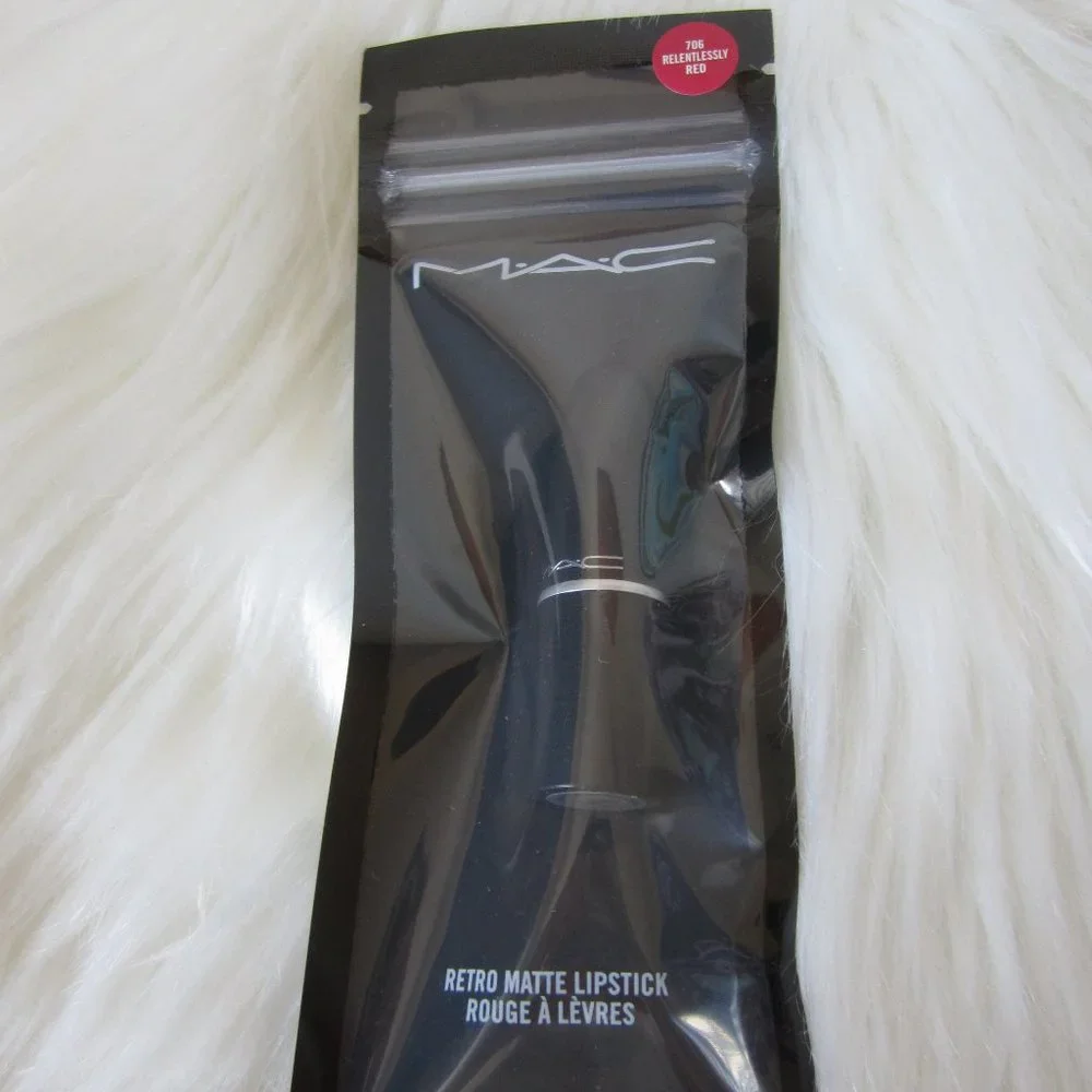 MAC Cosmetics retro matte lipstick Relentlessly Red travel mini